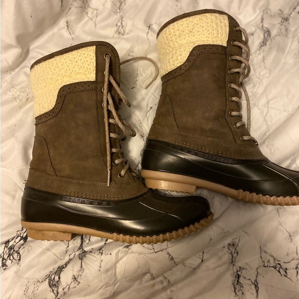 Duck boots